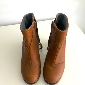 Toms leather booties